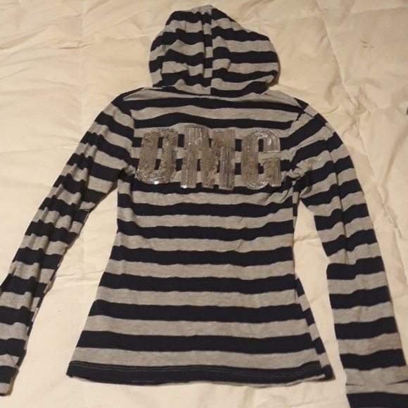 Last Price Cut Small OMG (on back) Long Sleeve Tee - Picture 5 of 6